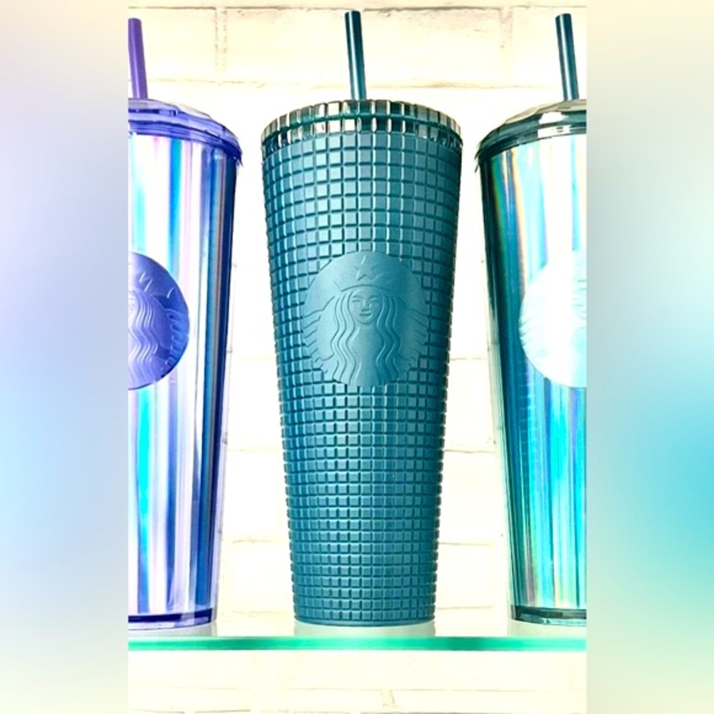 Starbucks Original Insulated Authentic Cup! This listing is for the Middle cup😍